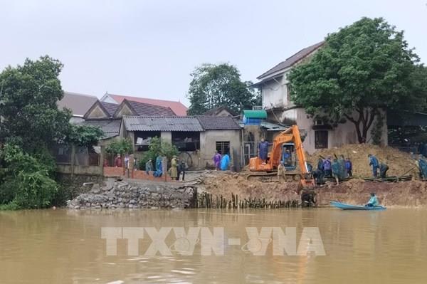 Khắc phục tạm thời các vị trí sạt lở sông Ngàn Mọ