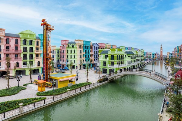 Mục sở thị “thương cảng” The Venice long lanh trước ngày khai trương Mega Grand World Hà Nội