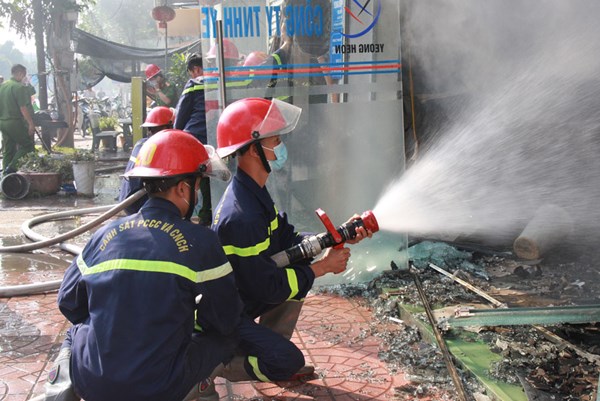 Bắc Giang: Cháy nhà kho linh kiện điện tử