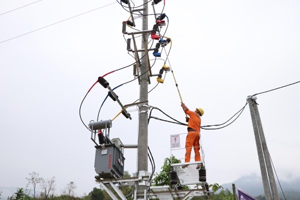 Vận dụng linh hoạt các nguồn lực để nâng cấp lưới điện nông thôn