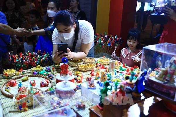 Trên 2 vạn lượt khách đến với Lễ hội Quà tặng Du lịch Hà Nội 2023