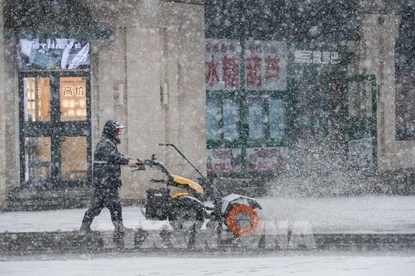 Trung Quốc: Bão tuyết khiến cho hàng trăm chuyến cất cánh nên bỏ, ngôi trường học tập đóng góp cửa