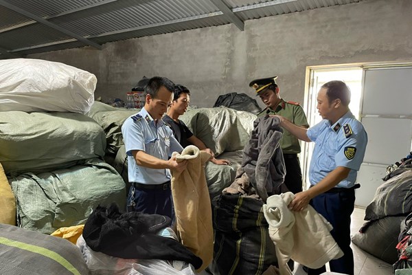 Thu giữ trên 25 tấn quần áo đã qua sử dụng tại Hải Dương