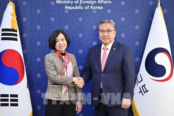 Tổng giám đốc TTXVN gặp Bộ trưởng Ngoại giao Hàn Quốc