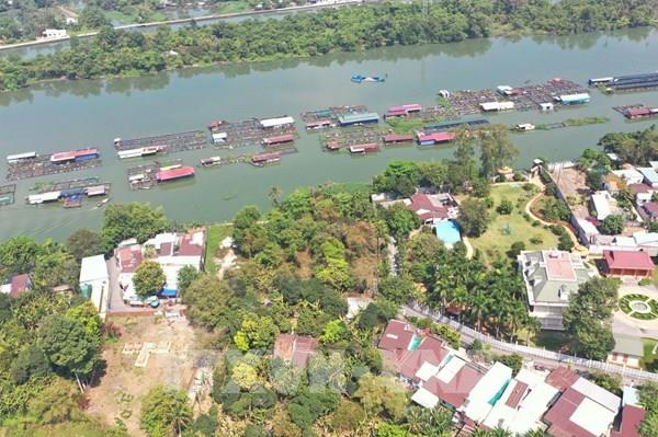 Di dời lồng, bè cá phục vụ thi công cầu Thống Nhất (Đồng Nai)