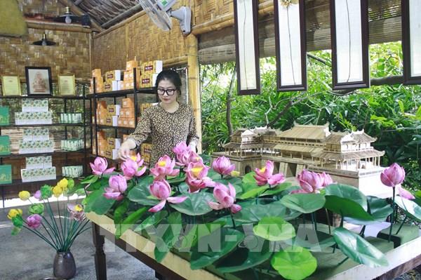 Độc đáo các sản phẩm mang đậm văn hóa Việt từ sen