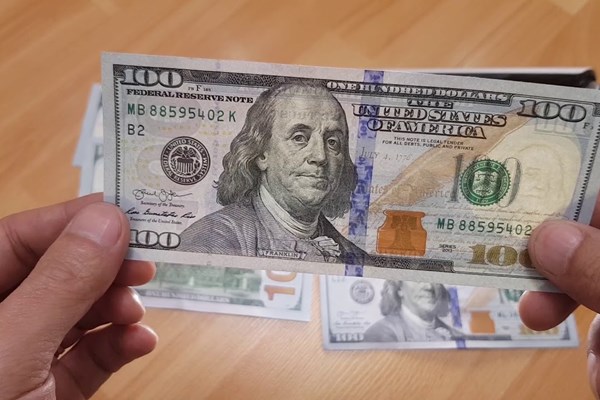 Đề nghị truy tố hai đối tượng vận chuyển hơn 1 triệu đô la Mỹ giả