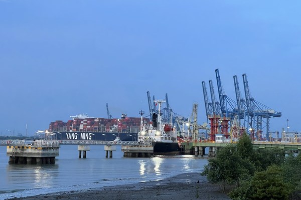Cần “nhạc trưởng”cho phát triển điện khí LNG