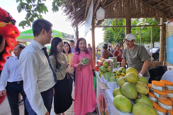 100 gian hàng của 6 vùng miền tham gia Lễ hội trái cây thành phố Hà Nội 2023