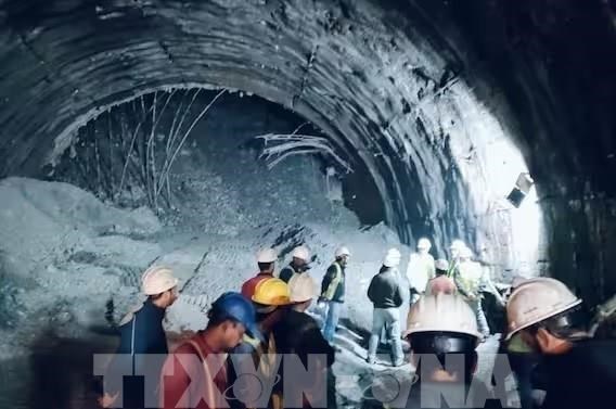 Sập đường hầm ở Ấn Độ: Khẩn trương cứu hộ 40 công nhân bị mắc kẹt