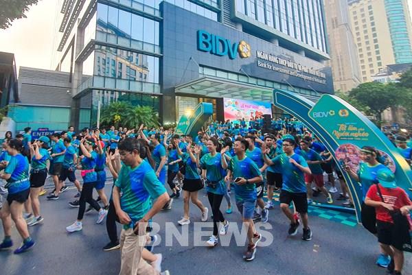 Gần 35.000 người cất bước chạy cùng “BIDVRUN - Tết ấm cho người nghèo”