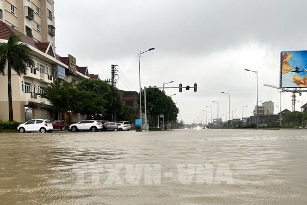 Mưa lớn, nhiều địa phương cho học sinh nghỉ học