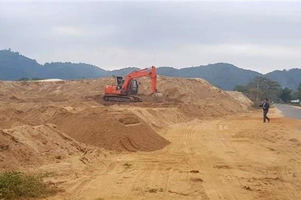 Hà Nội: 3 đơn vị trúng đấu giá mỏ cát không đủ điều kiện cấp phép
