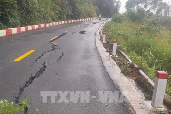 Xử lý sạt lở trên tuyến đường ĐT601, đoạn qua đèo La Ngà