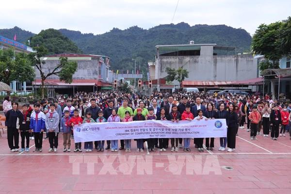 Công đoàn Thông tấn xã Việt Nam cùng "đưa yêu thương đến với Hà Giang"