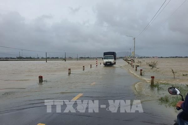Lũ trên các sông gây ngập lụt vùng trũng thấp