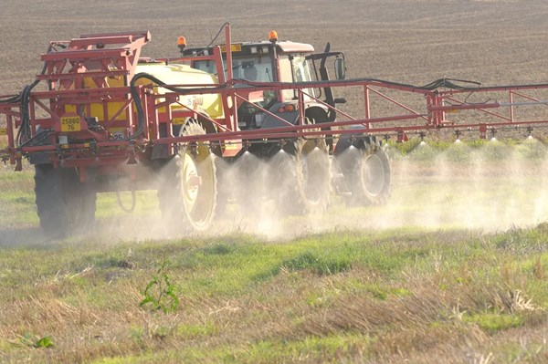 Châu Âu phê duyệt gia hạn sử dụng thuốc diệt cỏ glyphosate thêm 10 năm