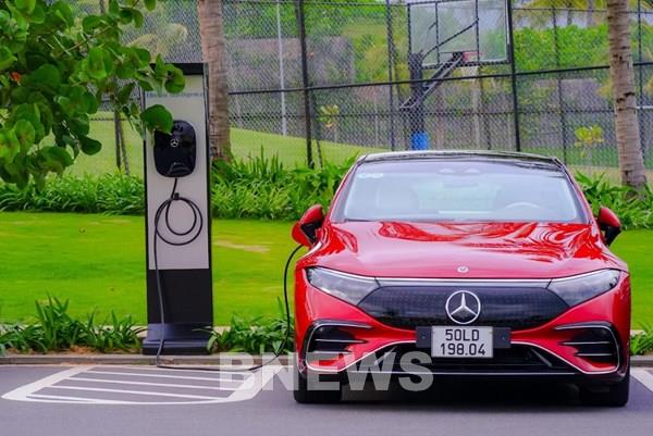 Mercedes-Benz tặng bộ sạc tại nhà trị giá 47 triệu cho khách mua xe điện