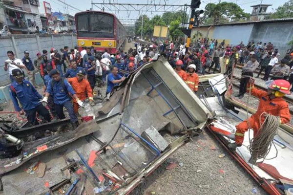 Indonesia: 11 người chết trong vụ tàu hỏa đâm xe buýt 