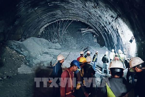 Vụ sập đường hầm ở Ấn Độ: Sức khỏe 41 công nhân mắc kẹt vẫn ổn