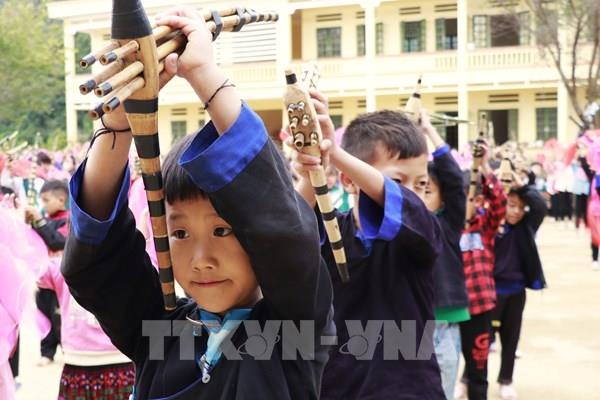 Gìn giữ giá trị khèn Mông