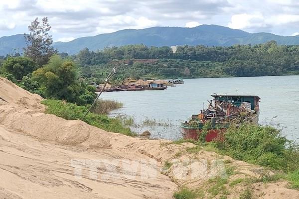 Các công ty vi phạm khai thác khoáng sản tại hồ Thủy điện Ialy sẽ phải ngừng hoạt động