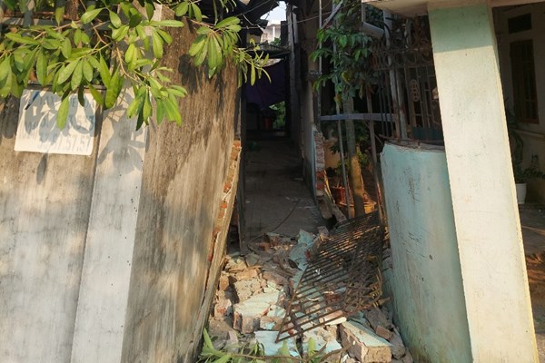 Hà Nội di dời nhiểu hộ dân ra khỏi khu vực nguy hiểm do sụt, lún, nứt nhà