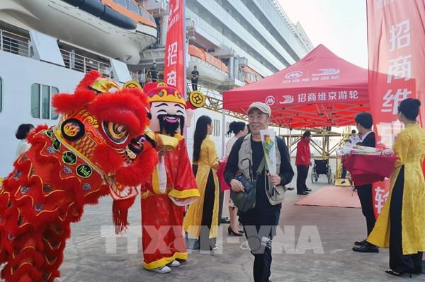 Quảng Ninh đón đoàn khách du lịch tàu biển từ Trung Quốc