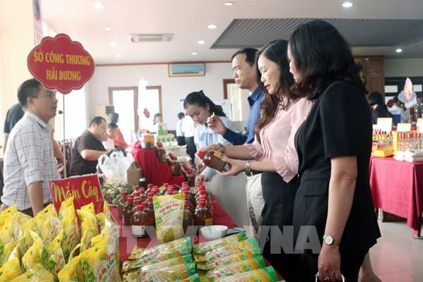 Thu hẹp khoảng cách vùng miền từ Phiên chợ hàng Việt