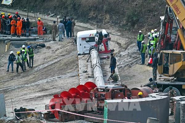 Vụ sập đường hầm ở Ấn Độ: Người đầu tiên được giải cứu