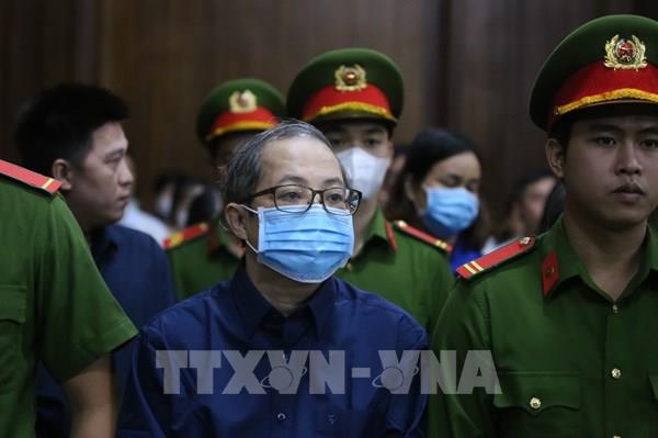 Xét xử sơ thẩm cựu Giám đốc Bệnh viện thành phố Thủ Đức tham ô, rửa tiền