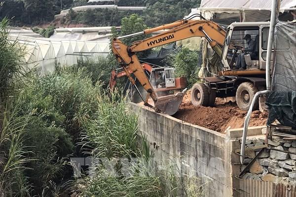 Cưỡng chế công trình vi phạm cản trở dòng chảy suối Cam Ly