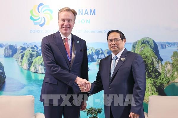 Thủ tướng Phạm Minh Chính tiếp Chủ tịch WEF và Tổng giám đốc HSBC