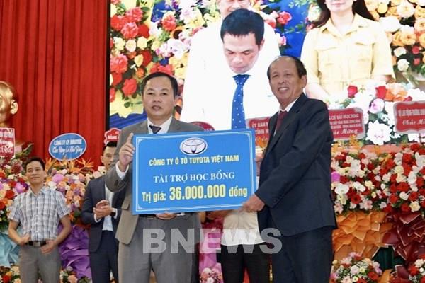 Toyota Việt Nam trao tặng 200 suất học bổng cho sinh viên xuất sắc