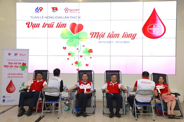 Hàng nghìn người lao động EVN hiến máu tình nguyện trong Tuần lễ hồng