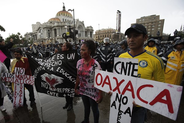 Mexico: Hàng trăm trường học công lập đóng cửa 
