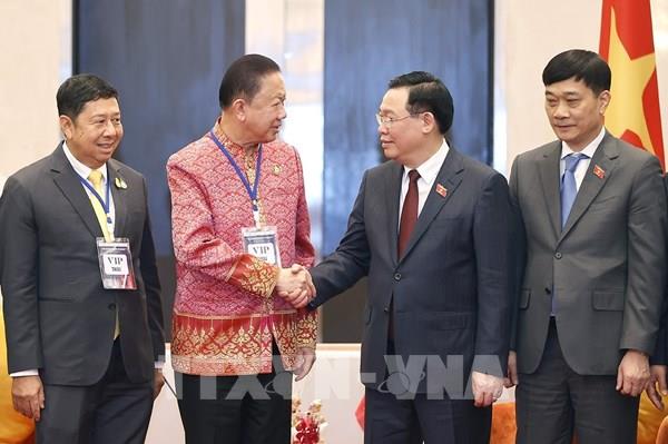 Chủ tịch Quốc hội Vương Đình Huệ tiếp Chủ tịch Phòng Thương mại Thái Lan và lãnh đạo các tập đoàn hàng đầu Thái Lan