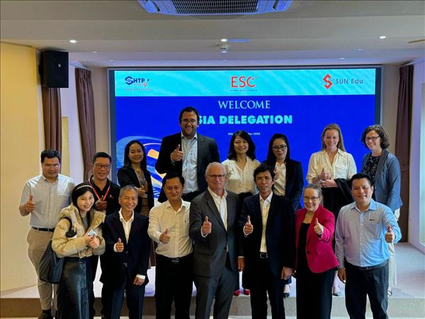 Lãnh đạo Hiệp hội Công nghiệp bán dẫn Hoa Kỳ làm việc tại Khu Công nghệ cao TPHCM