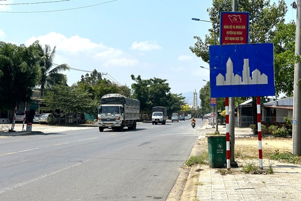 Thí điểm sơn chữ cảnh báo tốc độ trên mặt đường Quốc lộ 20