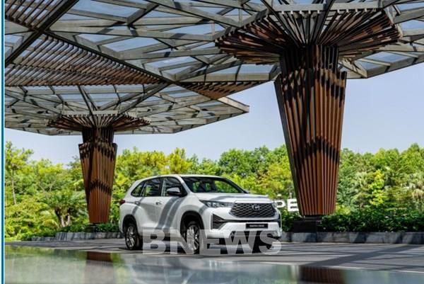 Các nhà sản xuất ô tô Nhật Bản "trình làng" nhiều mẫu xe hybrid