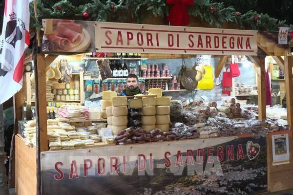 Người tiêu dùng Italy "mặn mà" trở lại với chợ Giáng sinh truyền thống