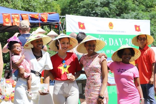 Nón lá gây ấn tượng mạnh với người dân "Đất nước Cầu vồng"