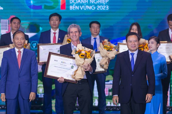 Tập đoàn TH tiếp tục được vinh danh Doanh nghiệp bền vững 2023