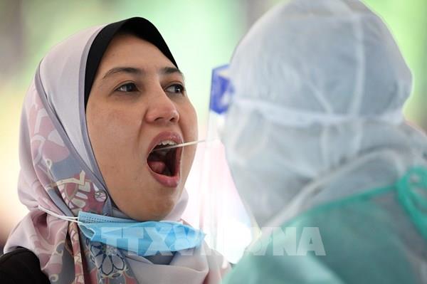 Malaysia ghi nhận 13.000 ca mắc COVID-19