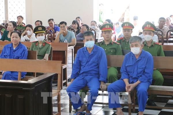 Giúp “trùm buôn lậu” rửa tiền, hai cựu cán bộ Công an bị đề nghị nhận 6 - 9 năm tù