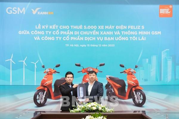 Công ty Bạn Uống Tôi Lái thuê 5.000 xe máy điện VinFast từ GSM