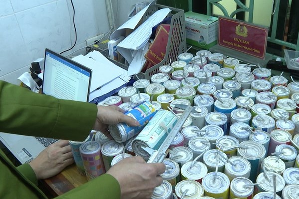 Bắt giữ đối tượng chế tạo gần 200 trụ pháo nổ trái phép
