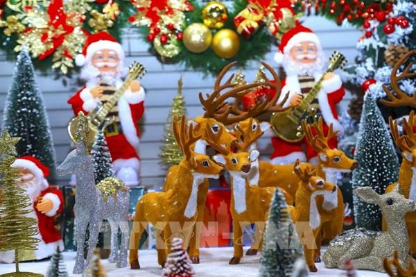  Phố Hàng Mã rực rỡ trước thềm Giáng sinh