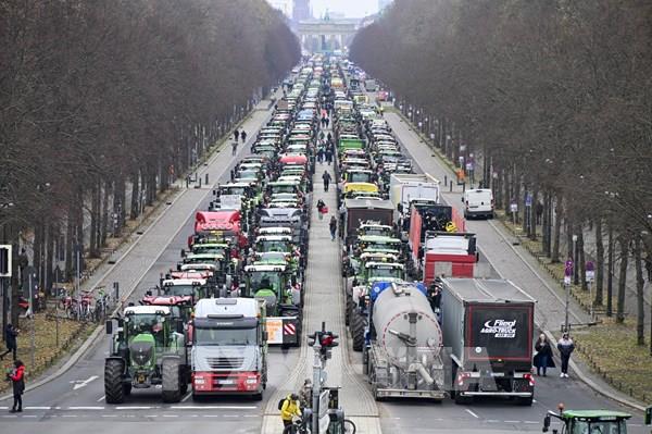 Nông dân Đức biểu tình phản đối kế hoạch chấm dứt trợ cấp nhiên liệu