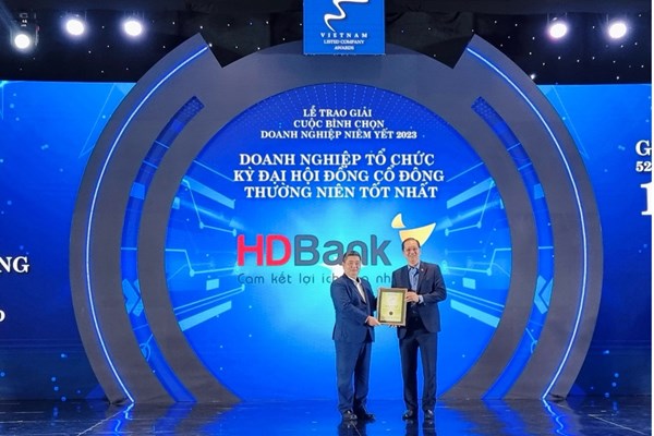 Có gì ở 10 báo cáo thường niên xuất sắc nhất khối Tài chính?